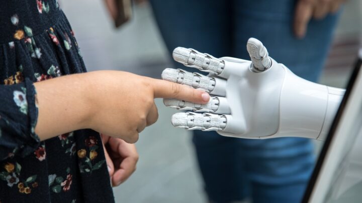 AI Act w pełni i start KRiBSI: nadzór nad sztuczną inteligencją rusza